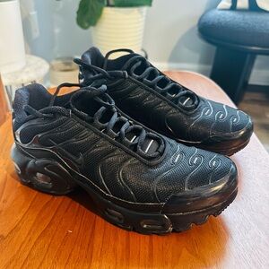 Nike Womens (Unisex)  Black Air Max Sneakers